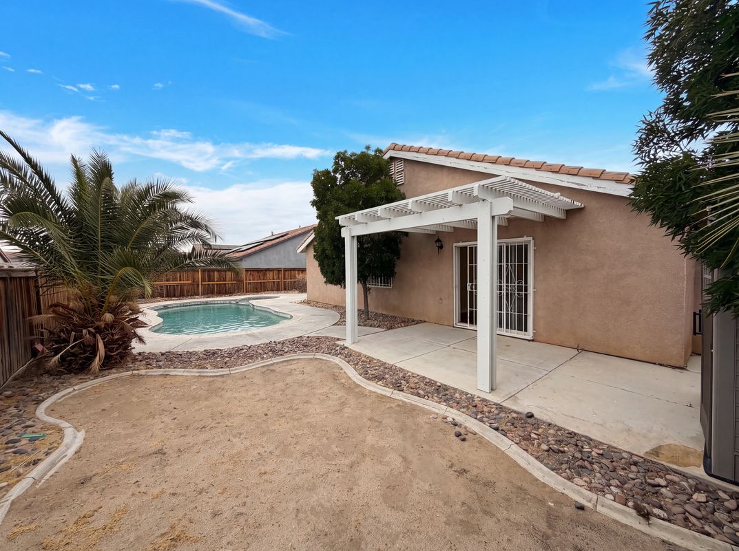 Photo 24 of 27 of 18792 Dogwood Ct, Adelanto, CA