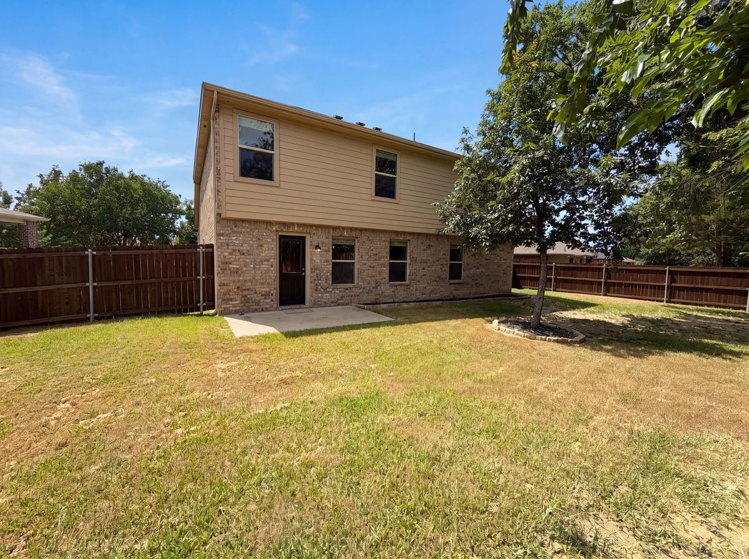 Photo 5 of 17 of 1404 Claire Ln, Royse City, TX