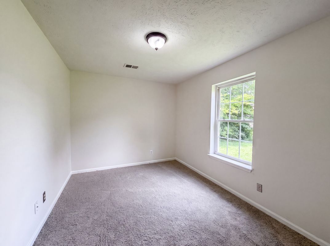 Photo 11 of 20 of 499 Holland Ridge Dr, La Vergne, TN
