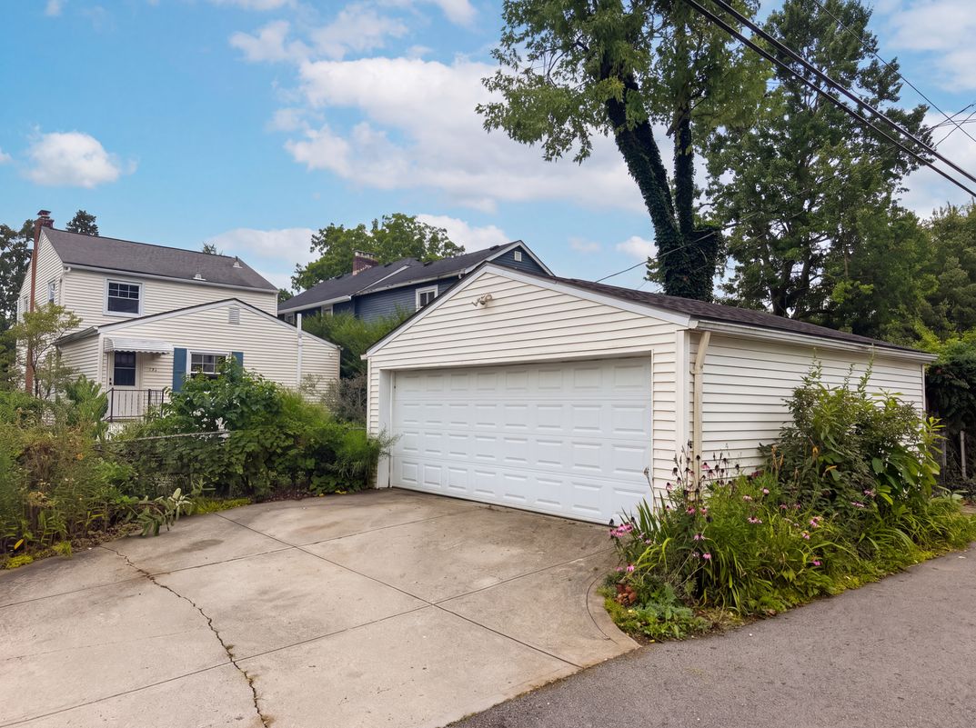 Photo 33 of 36 of 751 Grandon Ave, Columbus, OH
