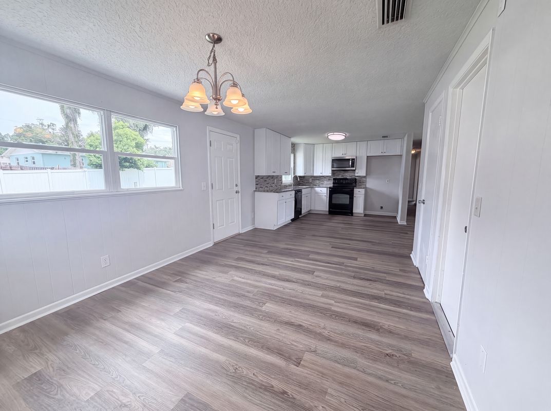 Photo 6 of 21 of 411 Capricorn Ln, Orange Park, FL