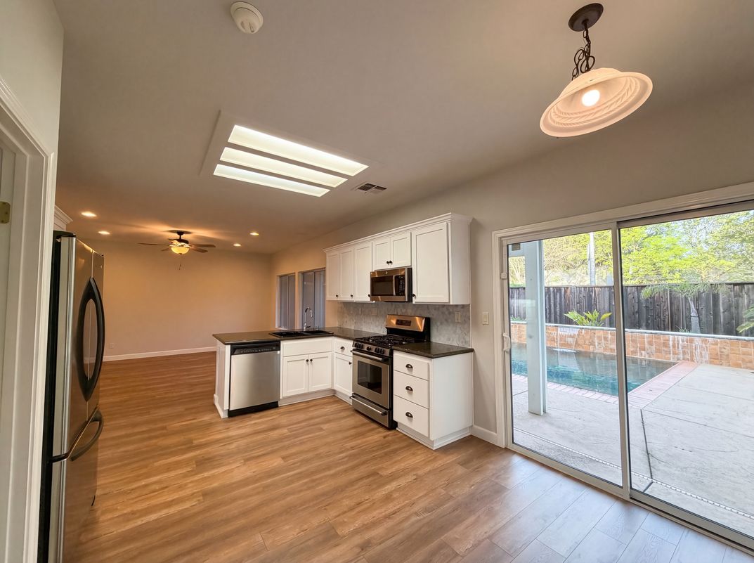 Photo 20 of 39 of 224 Pinecrest Ct, Roseville, CA