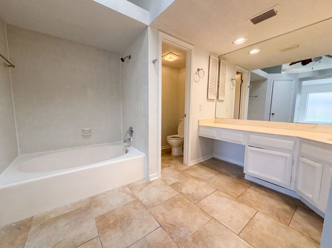 Photo 12 of 16 of 6806 Raintree Frst, San Antonio, TX