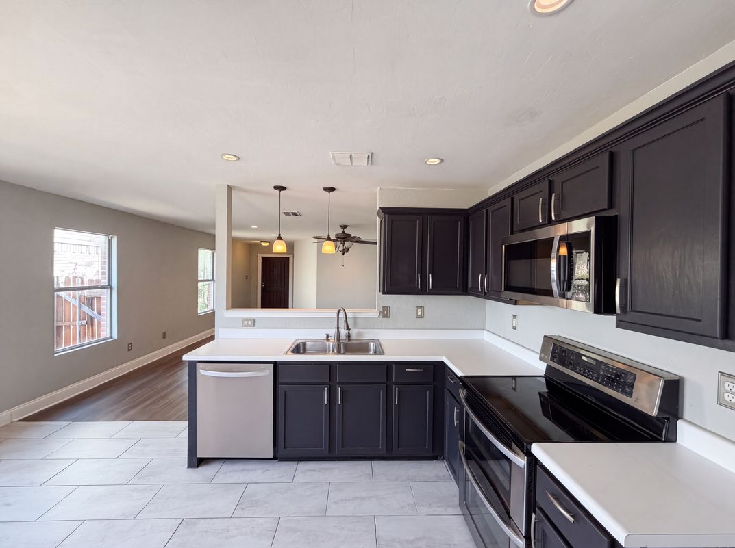 Photo 7 of 17 of 5244 New Castleton Ln, Fort Worth, TX