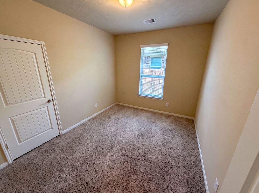Photo 4 of 15 of 4807 Connor Dr, Baytown, TX