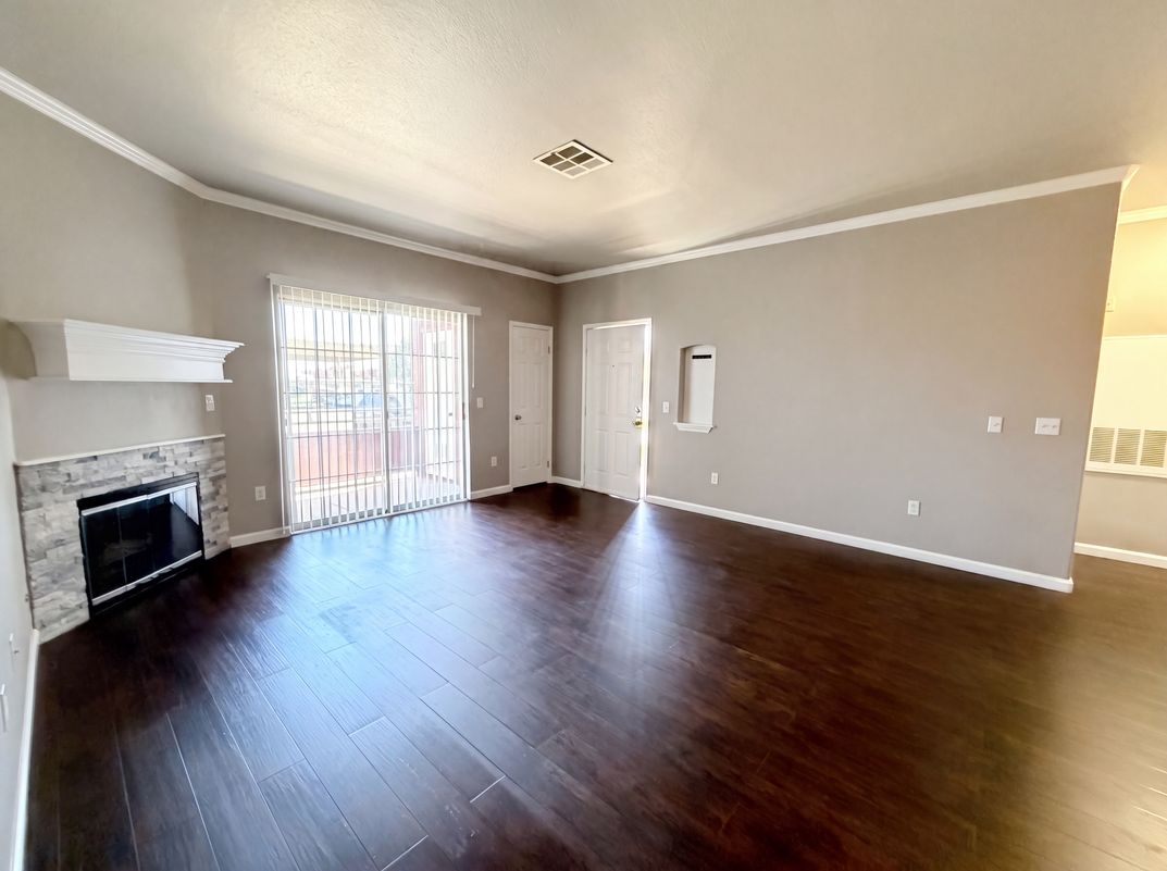 Photo 13 of 28 of 4730 E Craig Rd, Las Vegas, NV