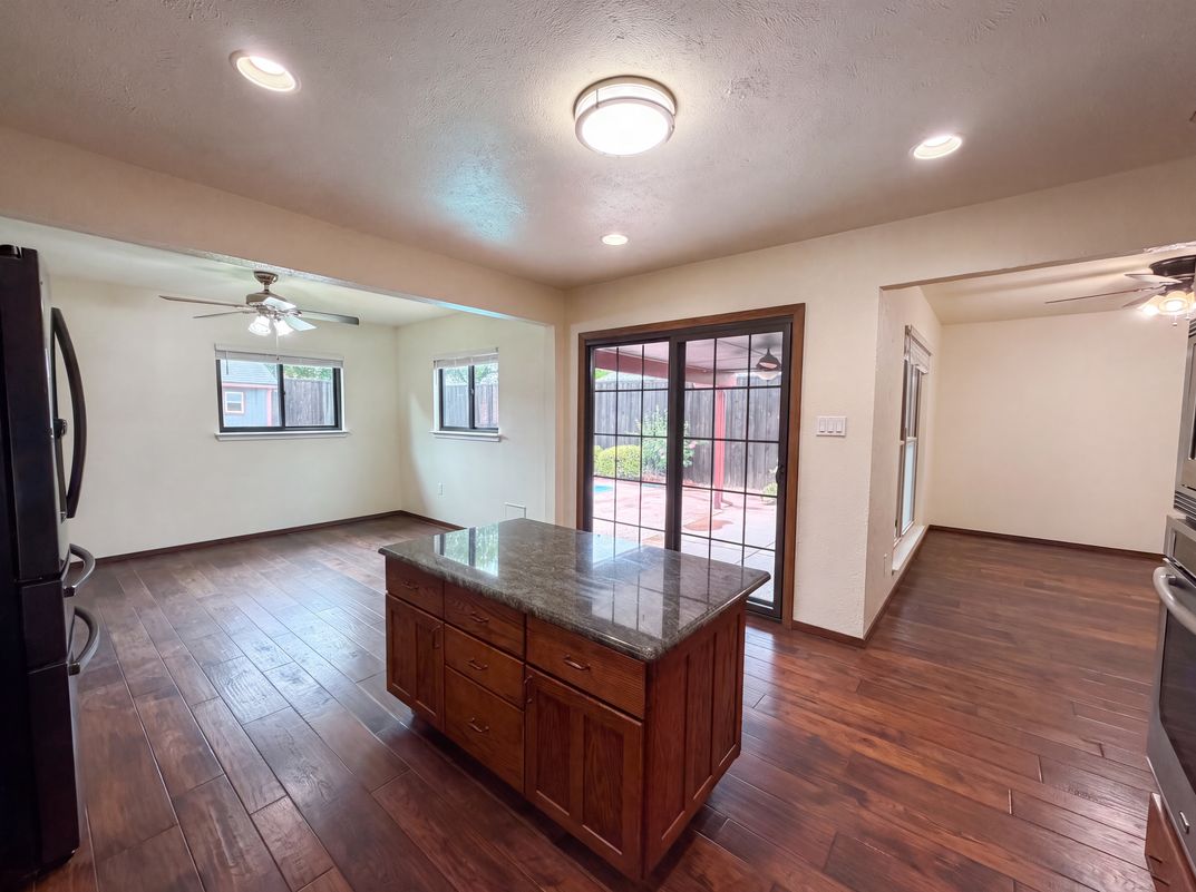 Photo 13 of 28 of 530 Shadowcrest Ln, Coppell, TX