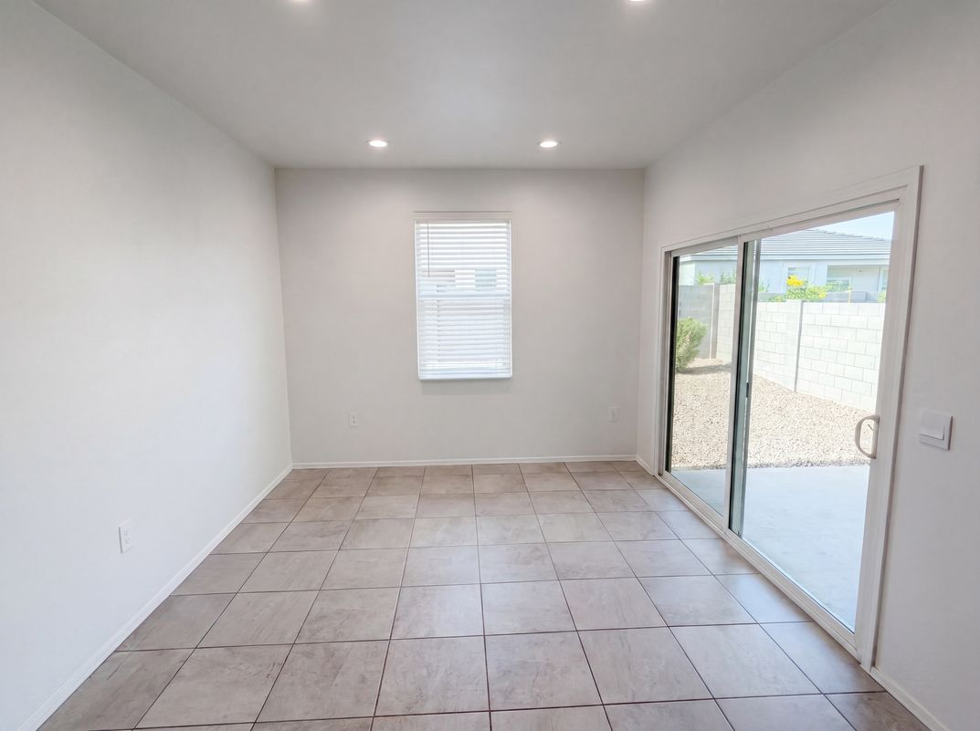 Photo 11 of 20 of 18616 W Desert Hollow Dr, Wittmann, AZ