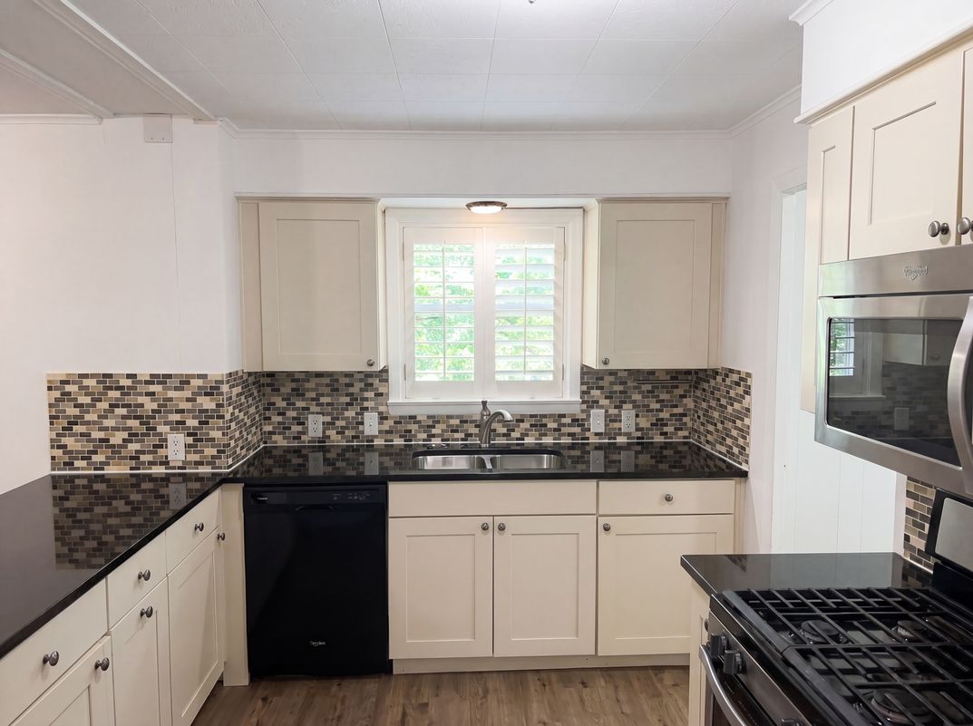 Photo 16 of 20 of 421 N 3rd St, Jacksboro, TX