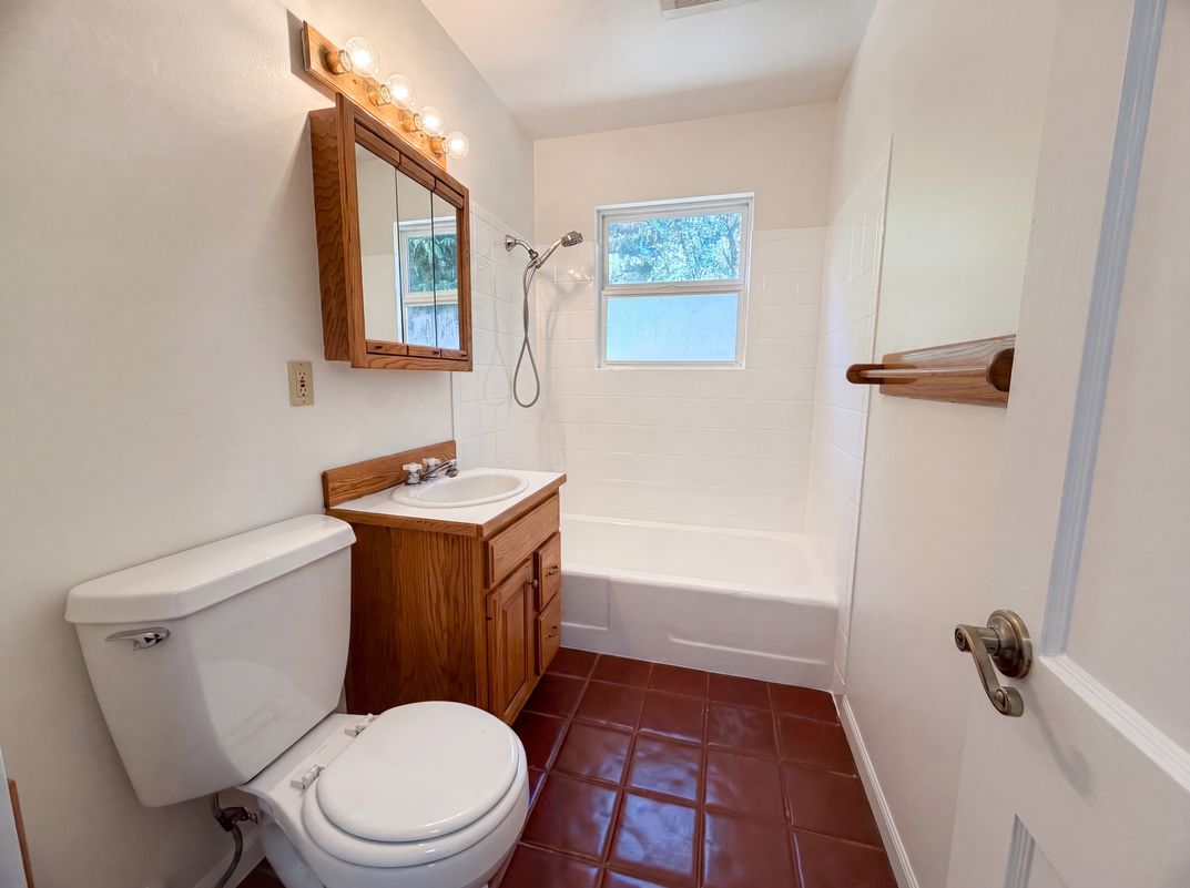 Photo 9 of 16 of 4219 SE Ellis St, Portland, OR