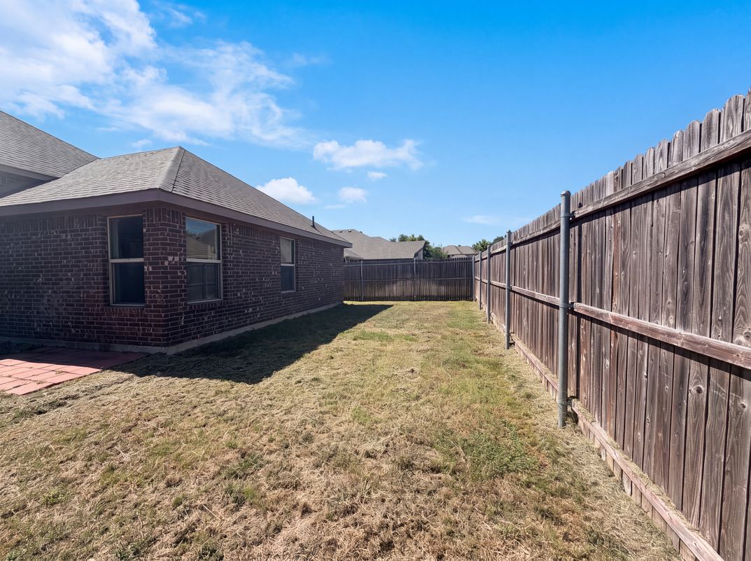 Photo 20 of 21 of 11920 Hassop Ln, Burleson, TX