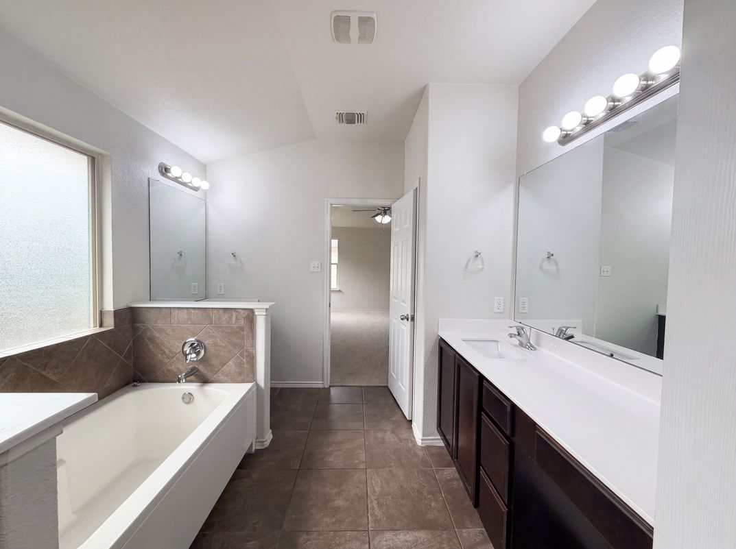 Photo 9 of 19 of 6623 Ambrose Cir, Temple, TX