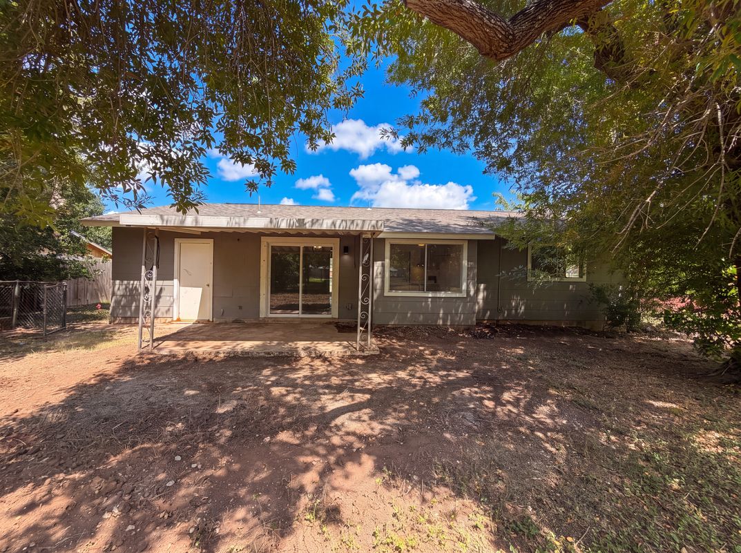Photo 5 of 16 of 102 Dartmoor Dr, Schertz, TX