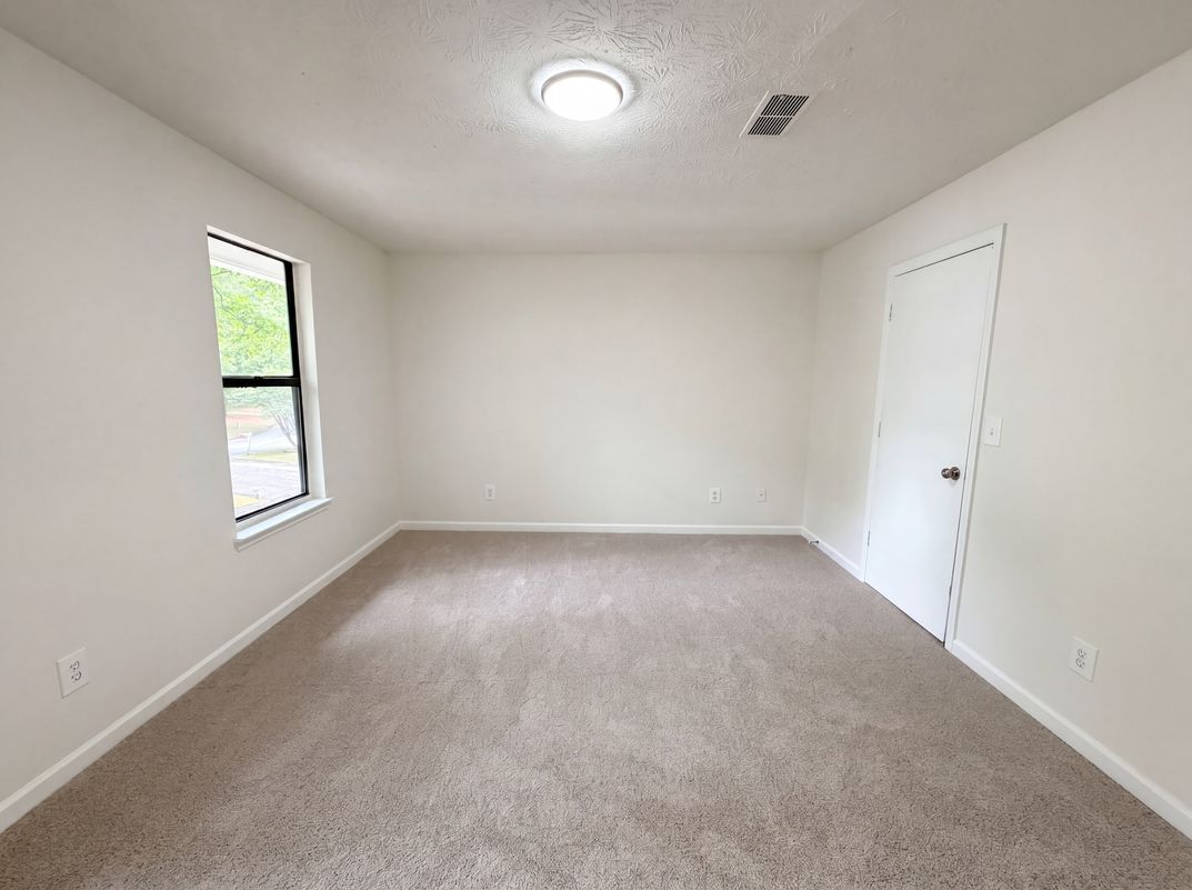 Photo 13 of 27 of 6369 Redan Sq, Lithonia, GA
