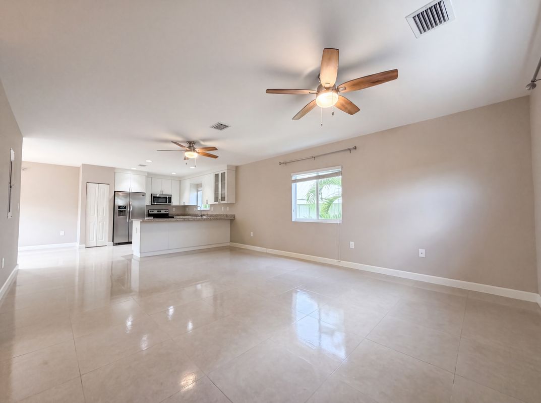Photo 3 of 34 of 17 Lakeview Dr, Key Largo, FL