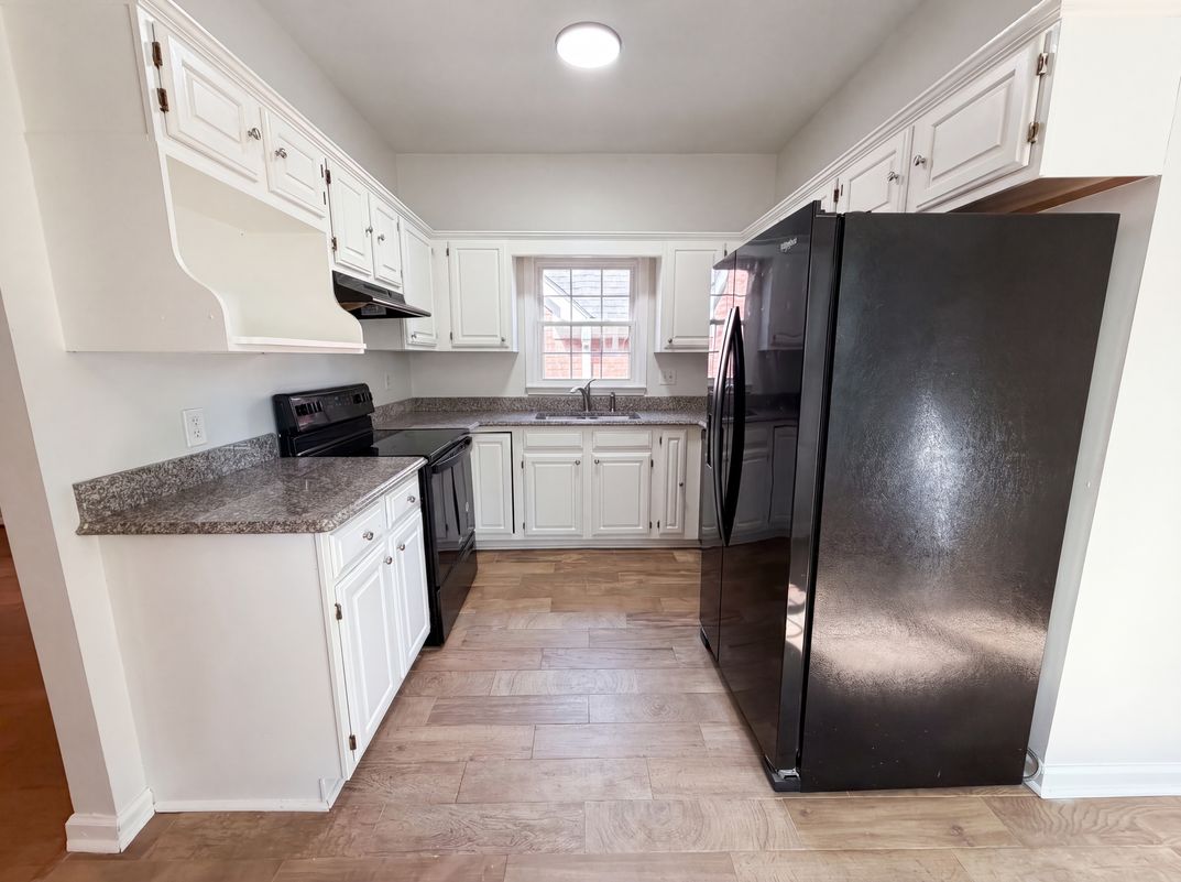 Photo 2 of 24 of 1900 Stone Brook Ln, Birmingham, AL