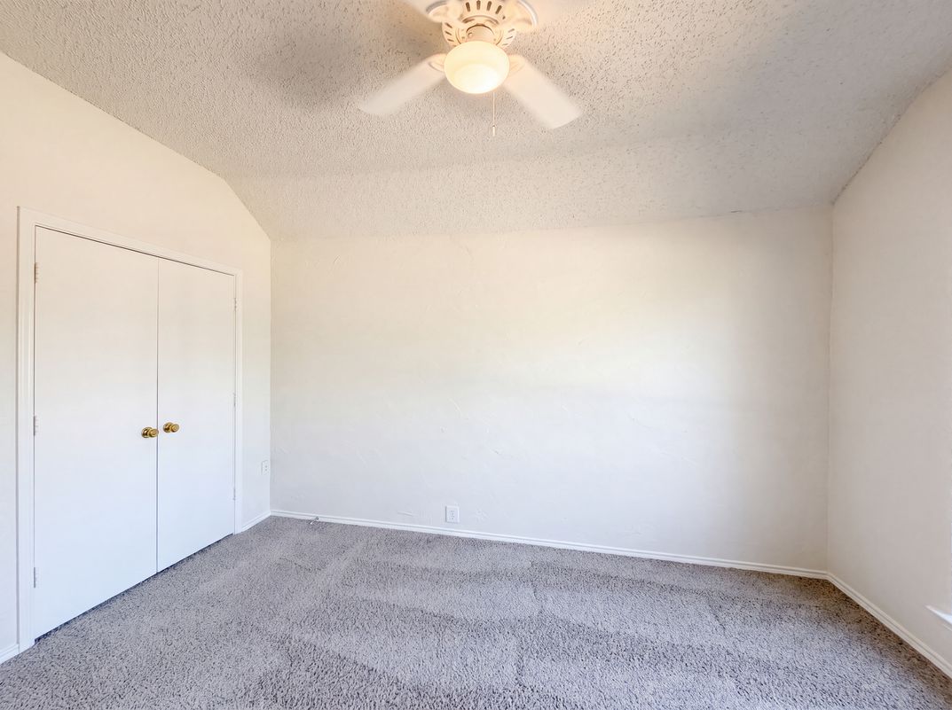 Photo 7 of 26 of 7008 Chateau Dr, Frisco, TX