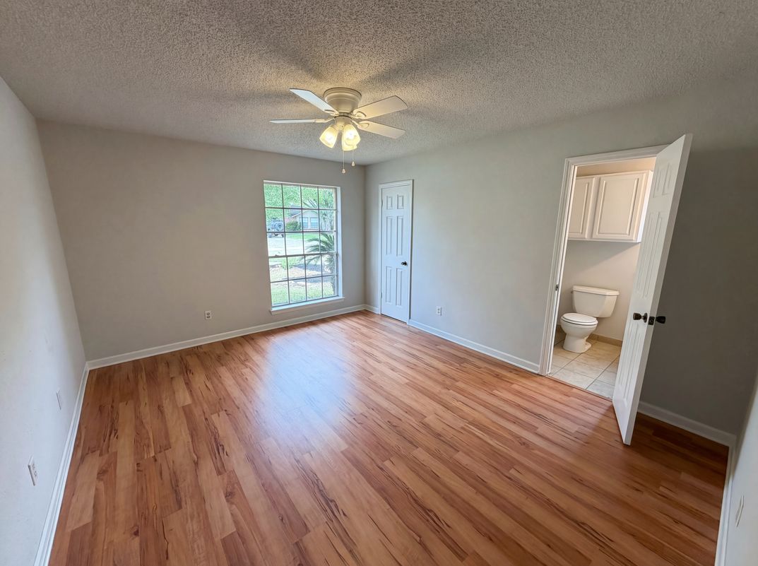 Photo 4 of 21 of 1902 New Orleans St, Deer Park, TX