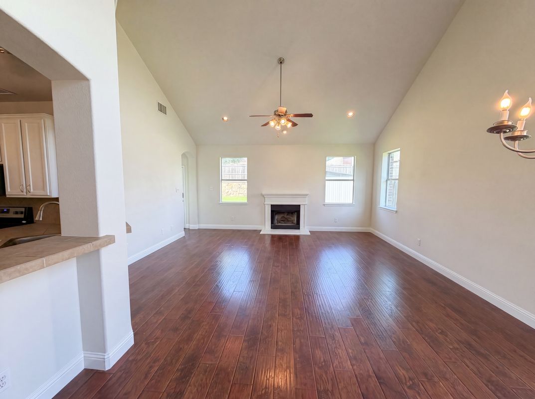Photo 3 of 19 of 1310 Canyon Creek Rd, Wylie, TX