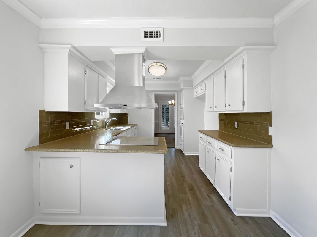 Photo 11 of 24 of 11307 Wickersham Ln, Houston, TX