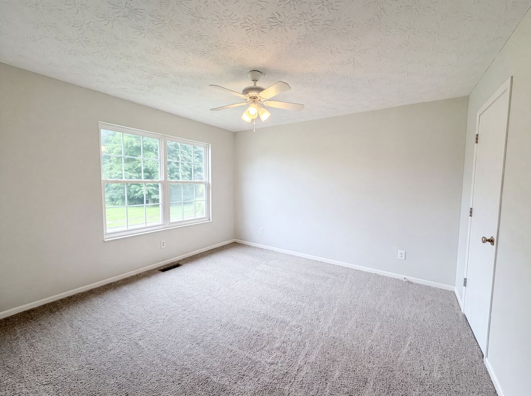 Photo 12 of 27 of 4213 Mallard Dr, Batavia, OH