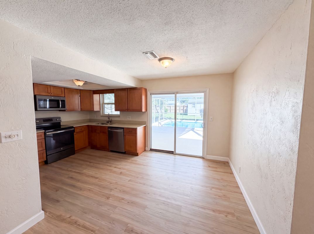 Photo 6 of 21 of 624 Sherman Rd, South Daytona, FL