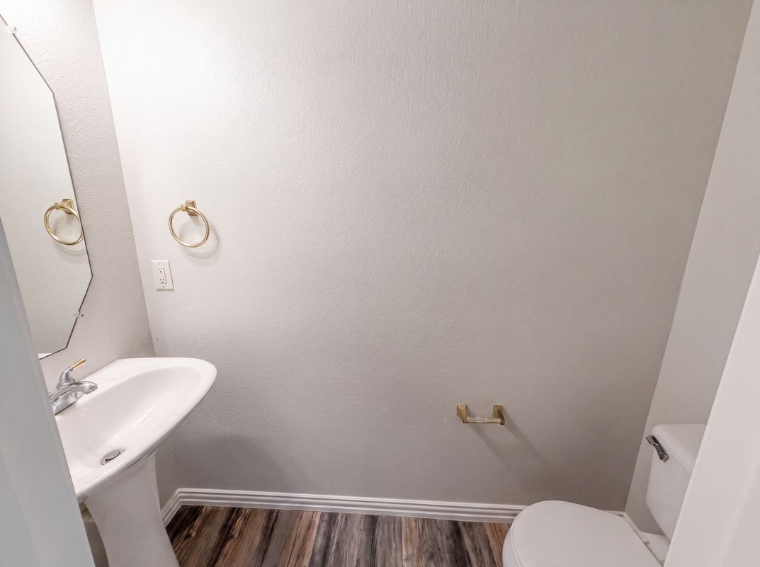 Photo 16 of 20 of 448 N Waterford Oaks Dr, Cedar Hill, TX