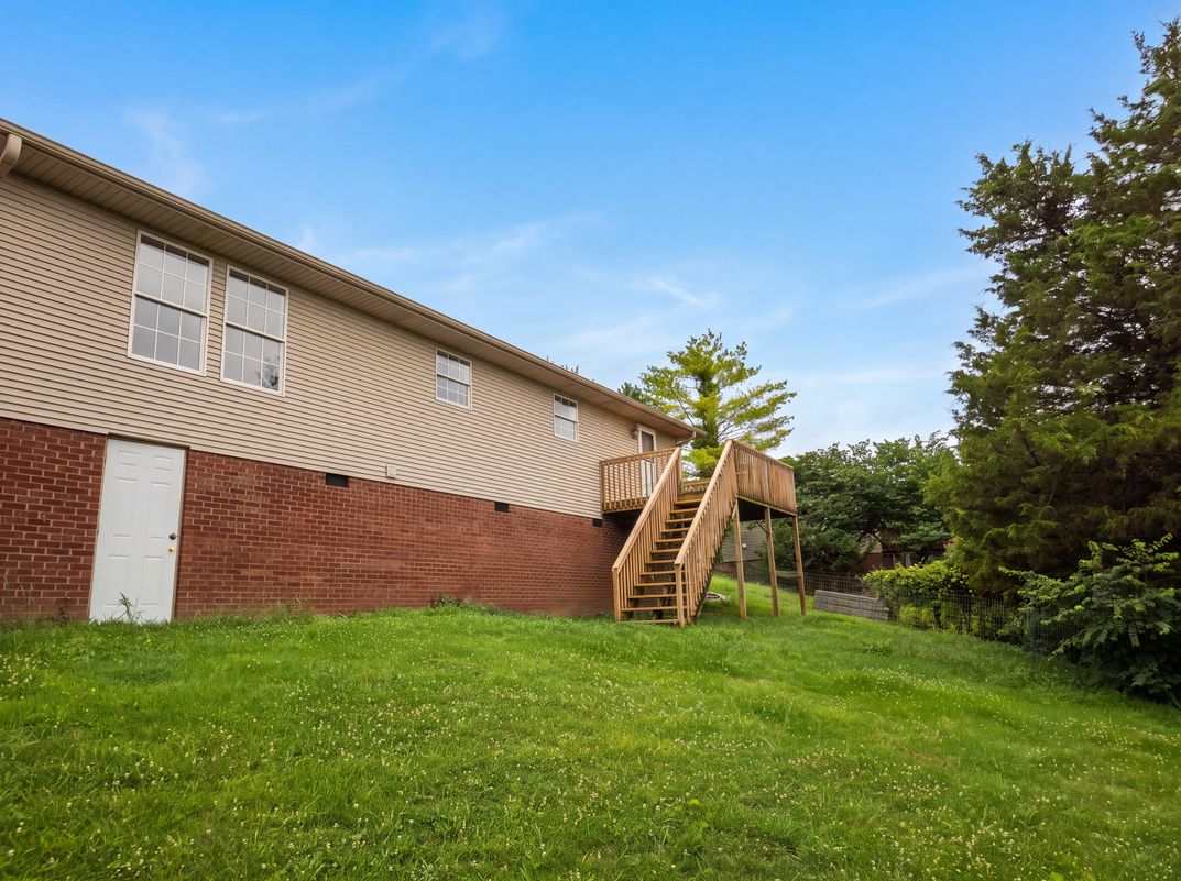 Photo 5 of 24 of 1317 Twin Brook Dr, Berea, KY
