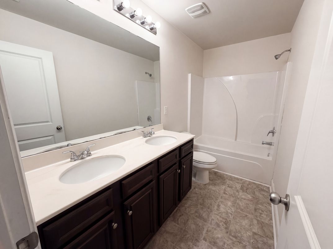 Photo 16 of 19 of 2627 Glenbrook Ln, Conyers, GA