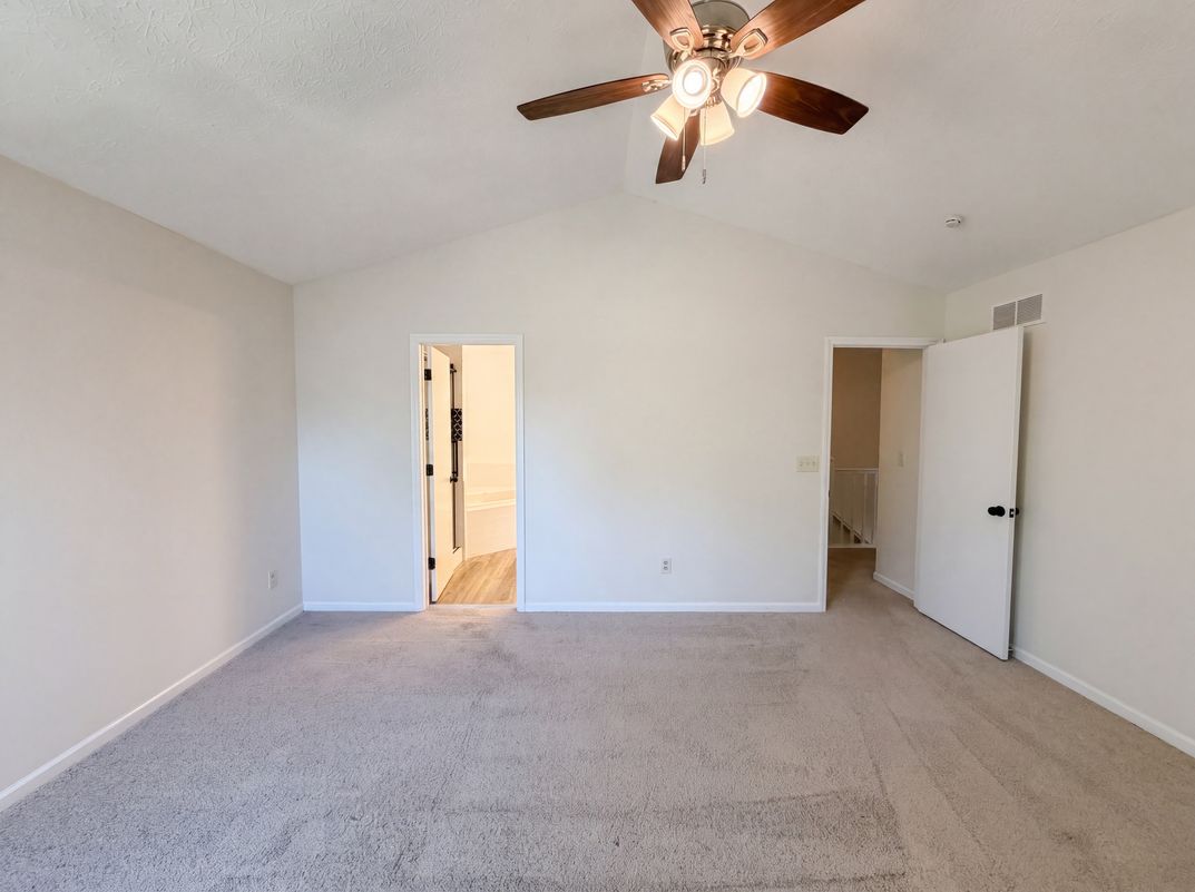Photo 4 of 29 of 4976 Vicksburg Ln, Hilliard, OH