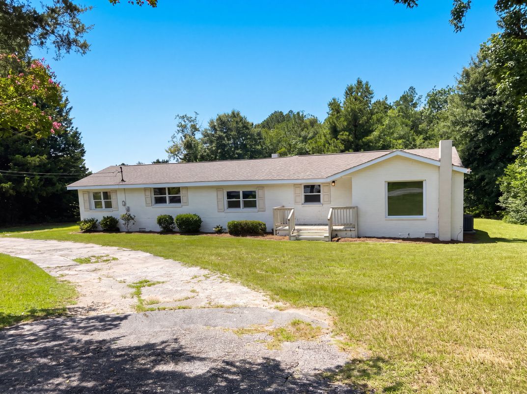 Photo 27 of 32 of 630 S Lee St, Batesburg, SC