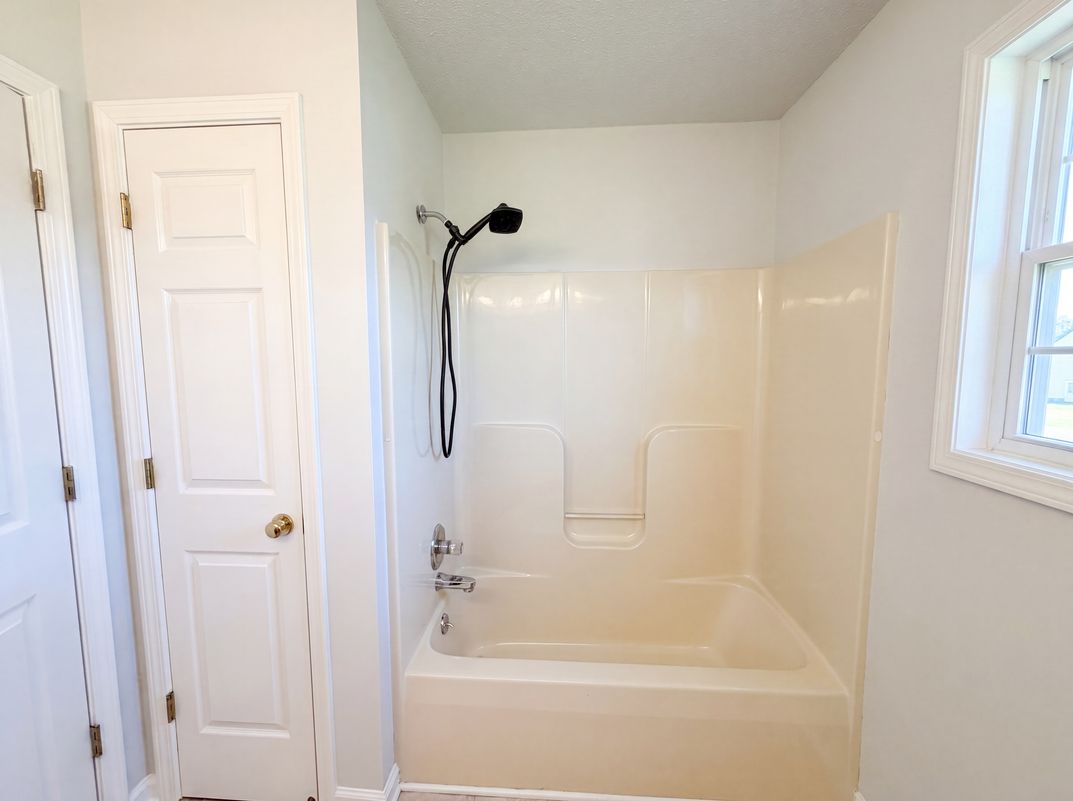 Photo 16 of 24 of 1117 Thornberry Dr, Clarksville, TN