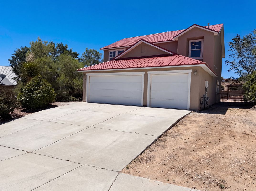 Photo 5 of 22 of 2516 Milagro Ridge Ct NE, Rio Rancho, NM