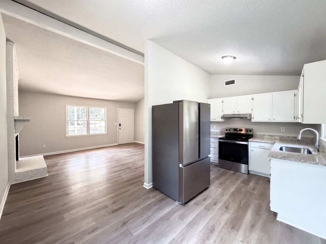 Photo 7 of 16 of 6912 Fieldlark Ln, Charlotte, NC