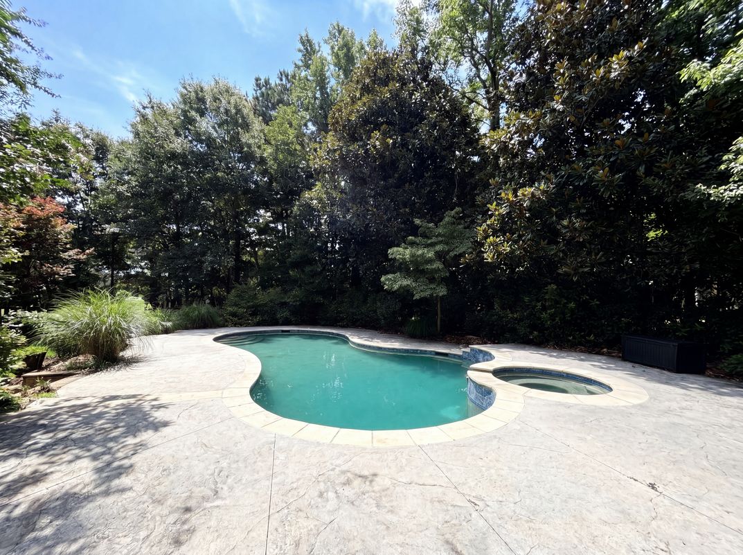 Photo 5 of 87 of 3135 Spalding Dr, Atlanta, GA