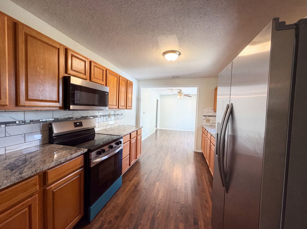 Photo 7 of 21 of 8104 N State Route 9, Kansas City, MO