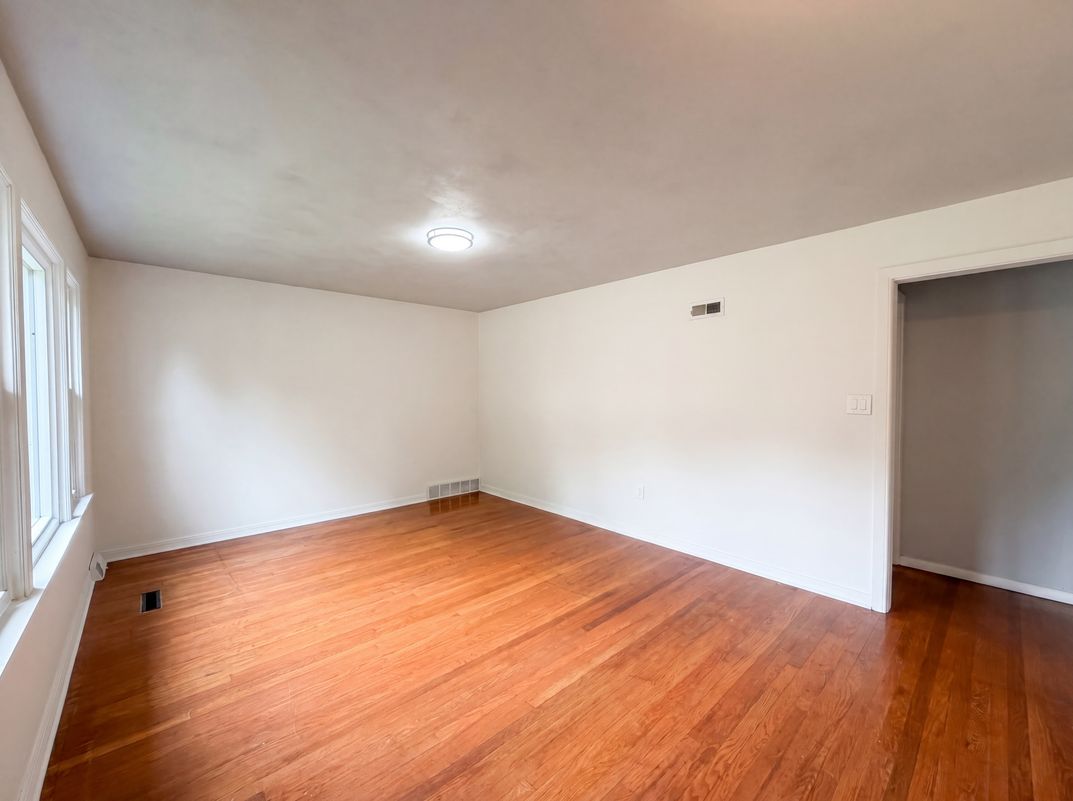 Photo 12 of 21 of 1607 N 17th St, Belleville, IL