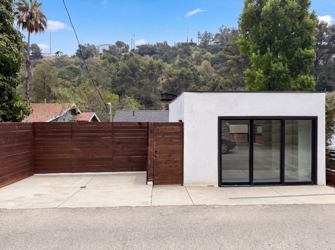 Photo 26 of 30 of 8723 Lookout Mountain Ave, Los Angeles, CA
