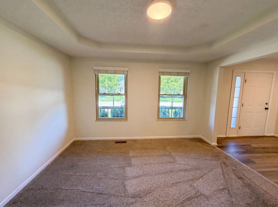 Photo 7 of 29 of 4976 Vicksburg Ln, Hilliard, OH
