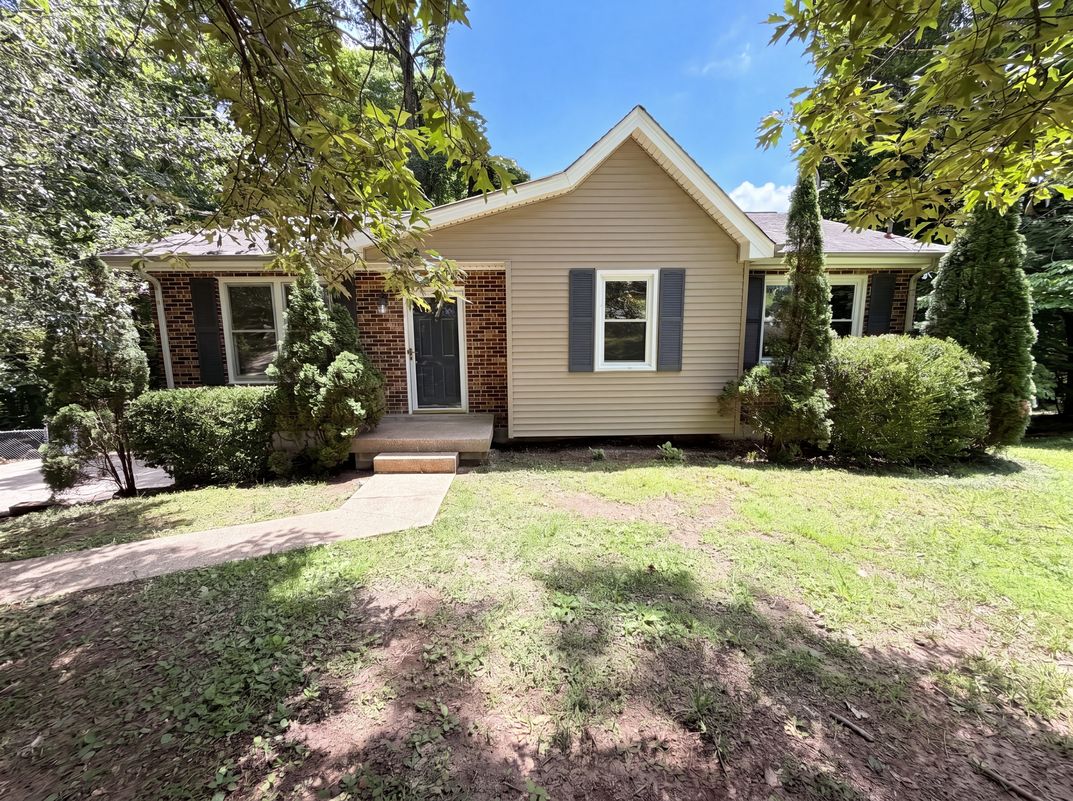Property photo 1 of 206 Diana Dr