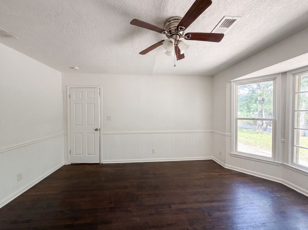 Photo 4 of 16 of 1825 NE Bren Mar Rd, Lees Summit, MO