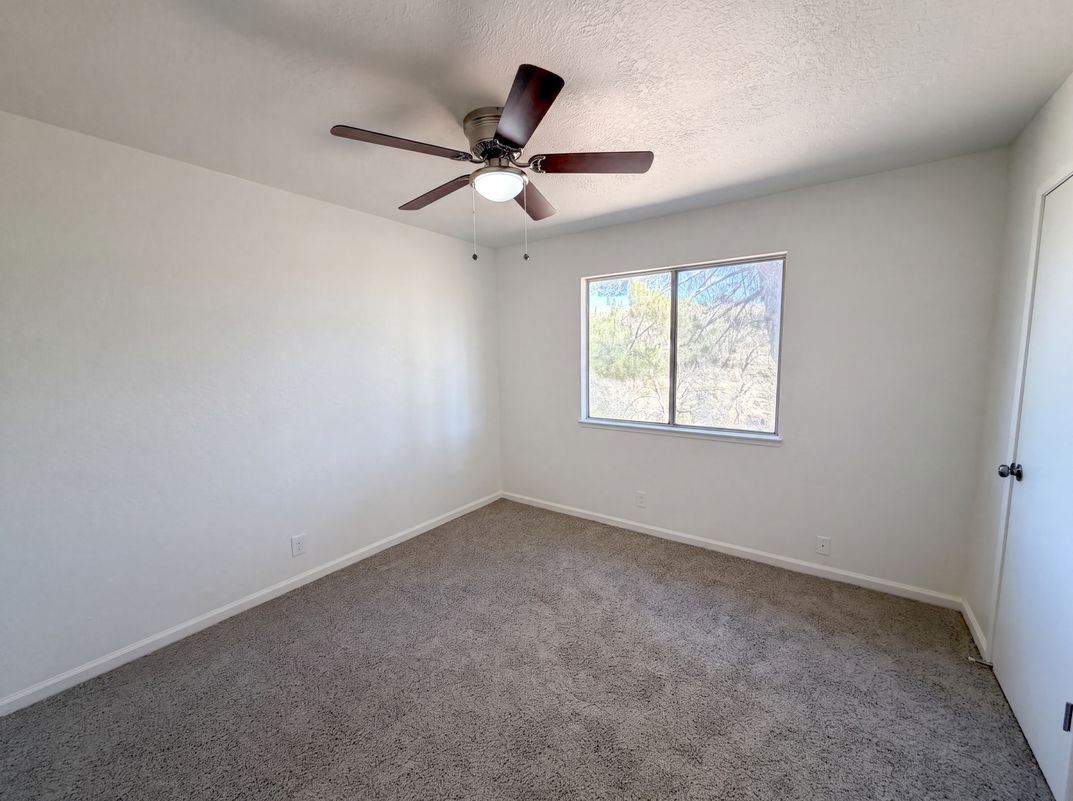 Photo 12 of 29 of 6041 Thornicroft Dr, Valley Springs, CA