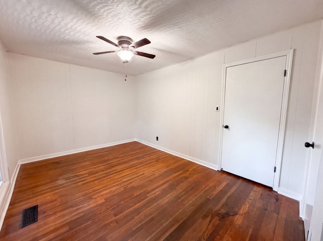 Photo 4 of 20 of 1007 Normandale Dr, Bessemer, AL