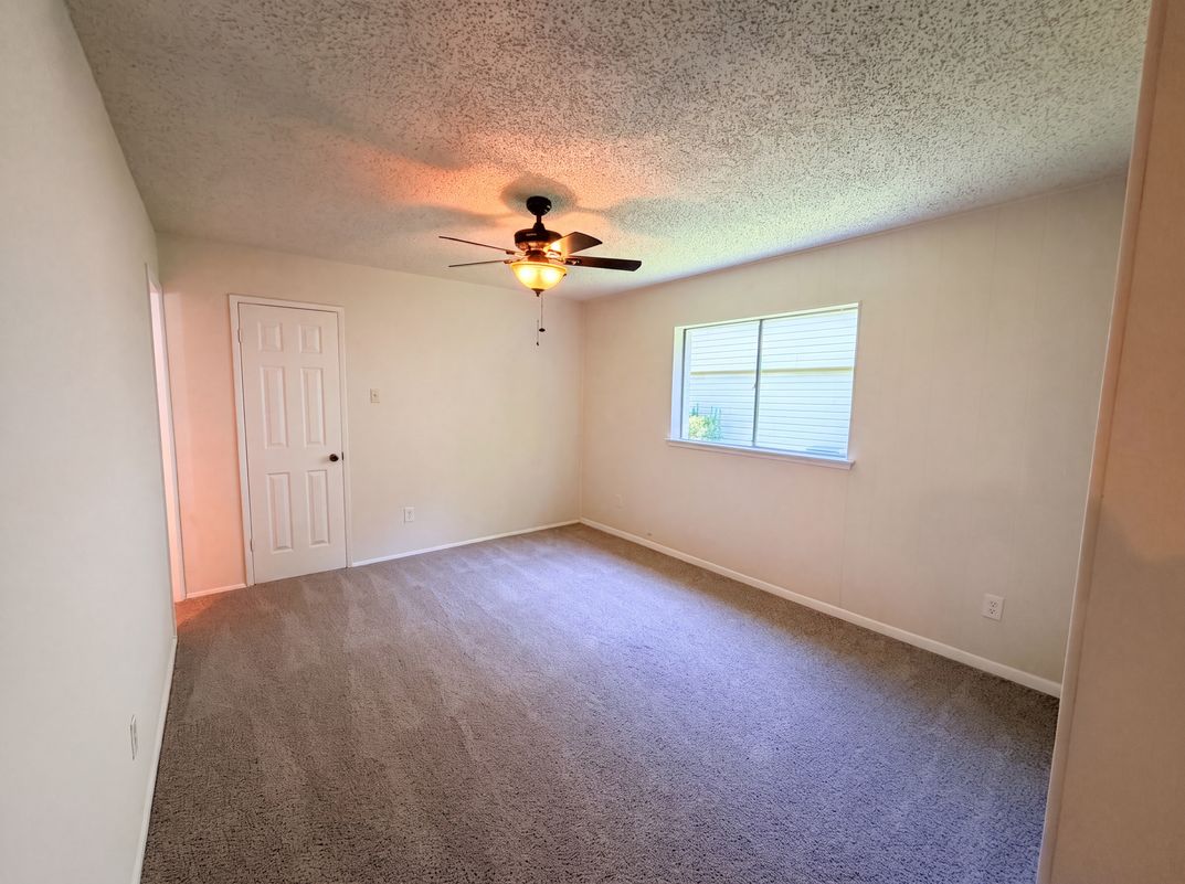 Photo 13 of 18 of 414 Meadowhill Dr, Garland, TX