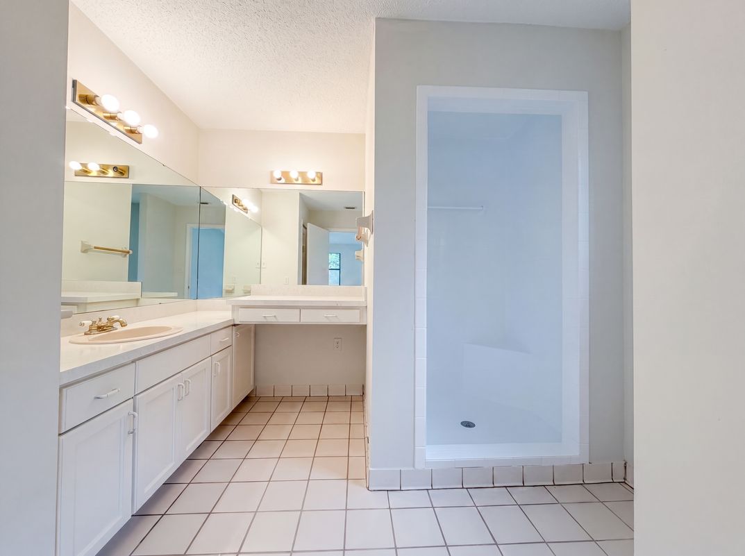 Photo 11 of 17 of 8510 McNeill Rd, Jacksonville, FL