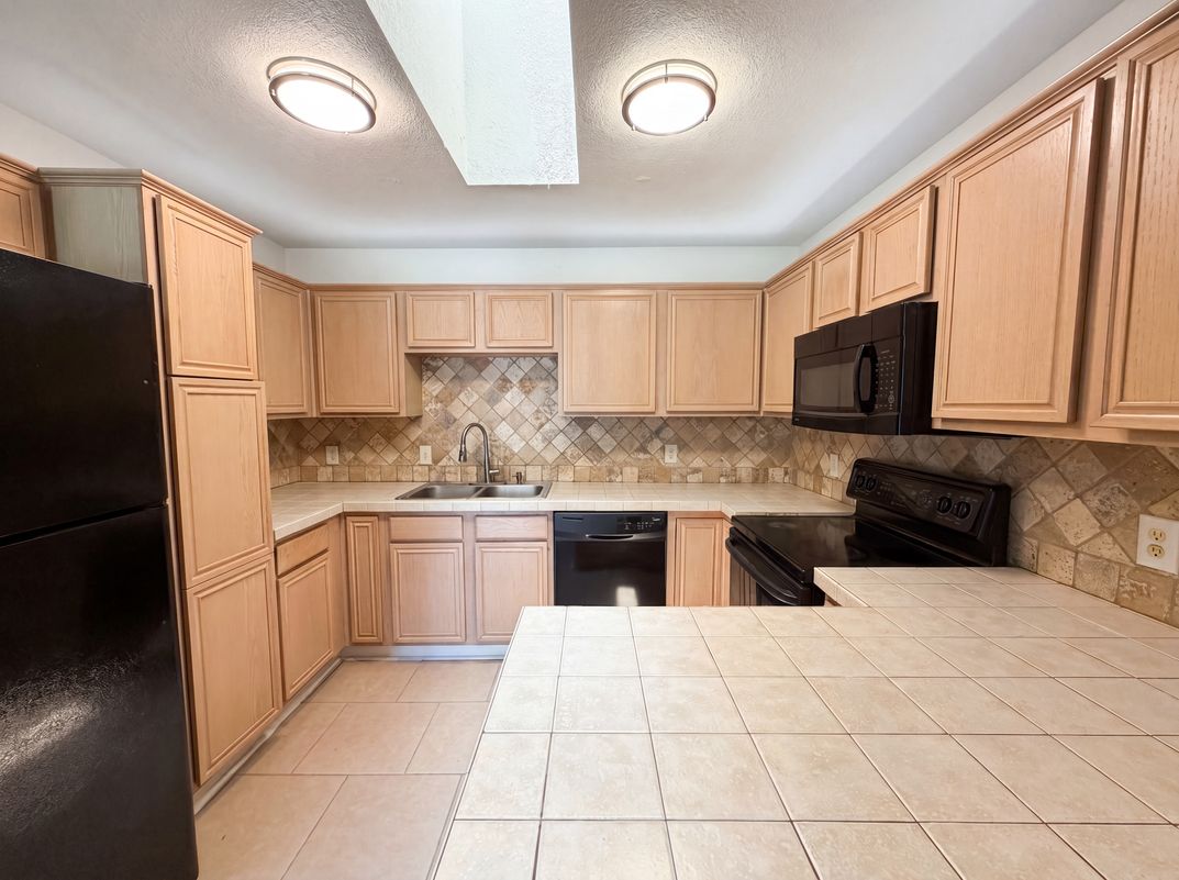 Property photo 2 of 10740 Southern Trace Cir