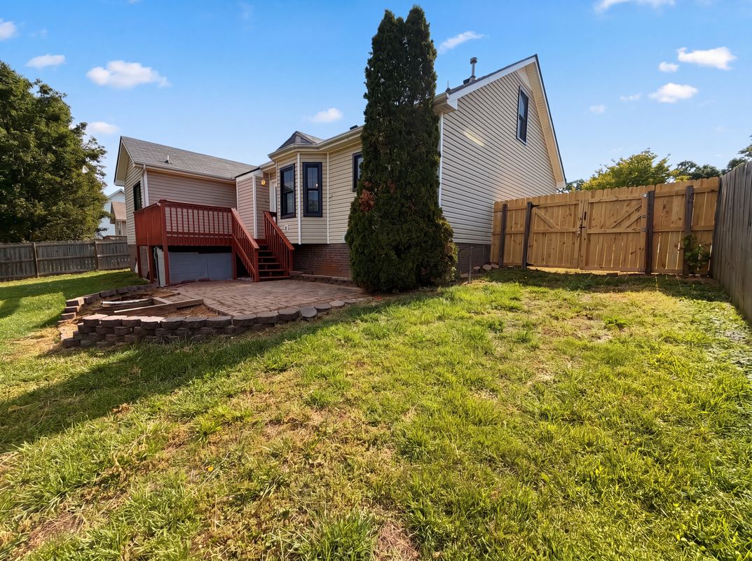 Photo 18 of 26 of 1688 Cedar Springs Cir, Clarksville, TN