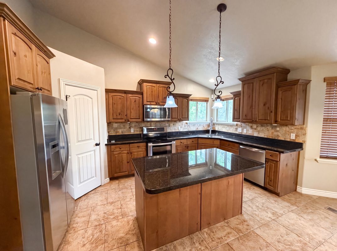Photo 11 of 31 of 14496 S Fox Creek Dr, Herriman, UT
