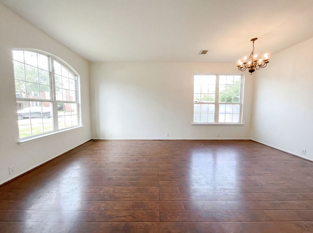 Photo 8 of 22 of 11919 Leaf Oak Dr, Houston, TX
