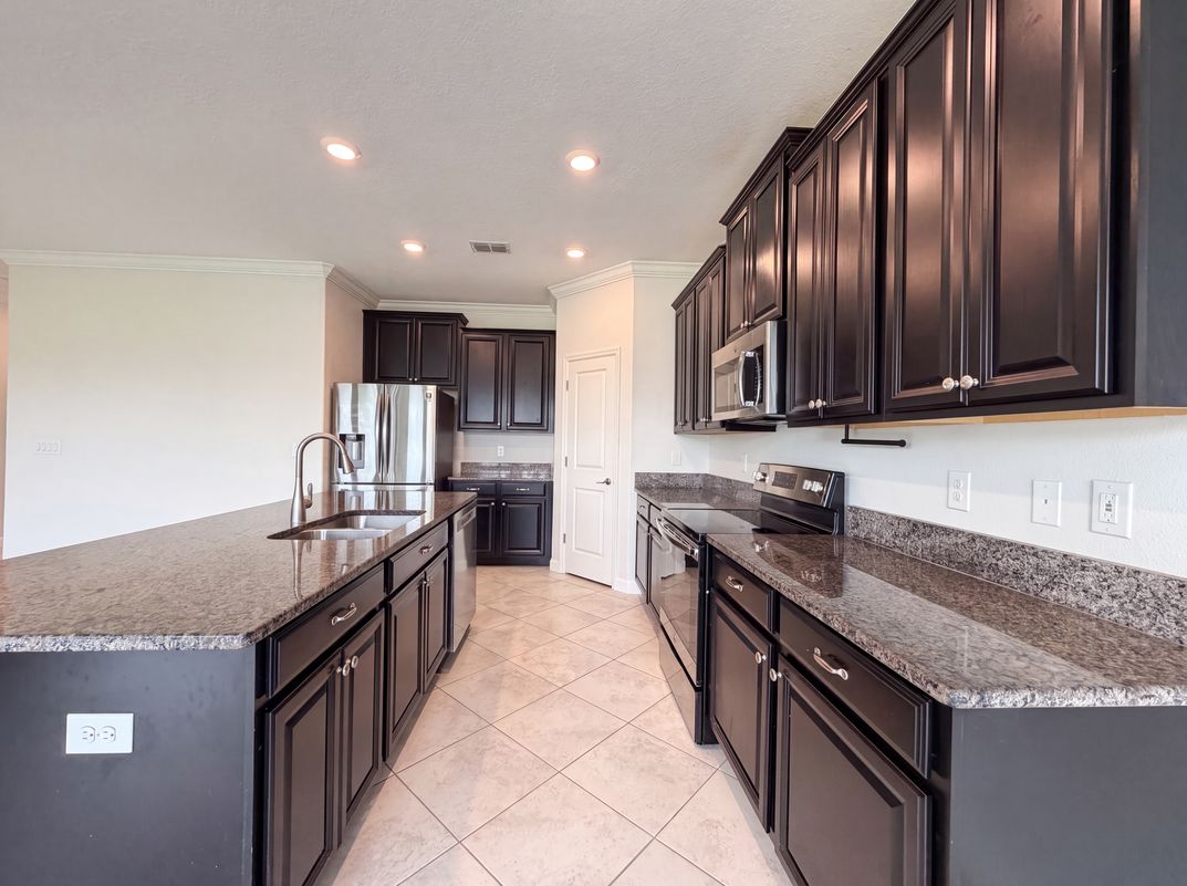 Photo 11 of 36 of 9709 Ivory Dr, Sun City Center, FL